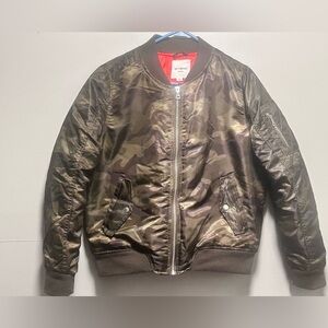 Women’s Camouflage Water Resistant Bomber Jacket  
Size Large